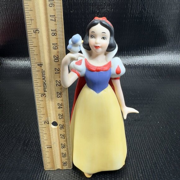 Vintage Disney Sri Lanka Snow White Porcelain Figurine Holding A Blue Bird VTG - Picture 2 of 8